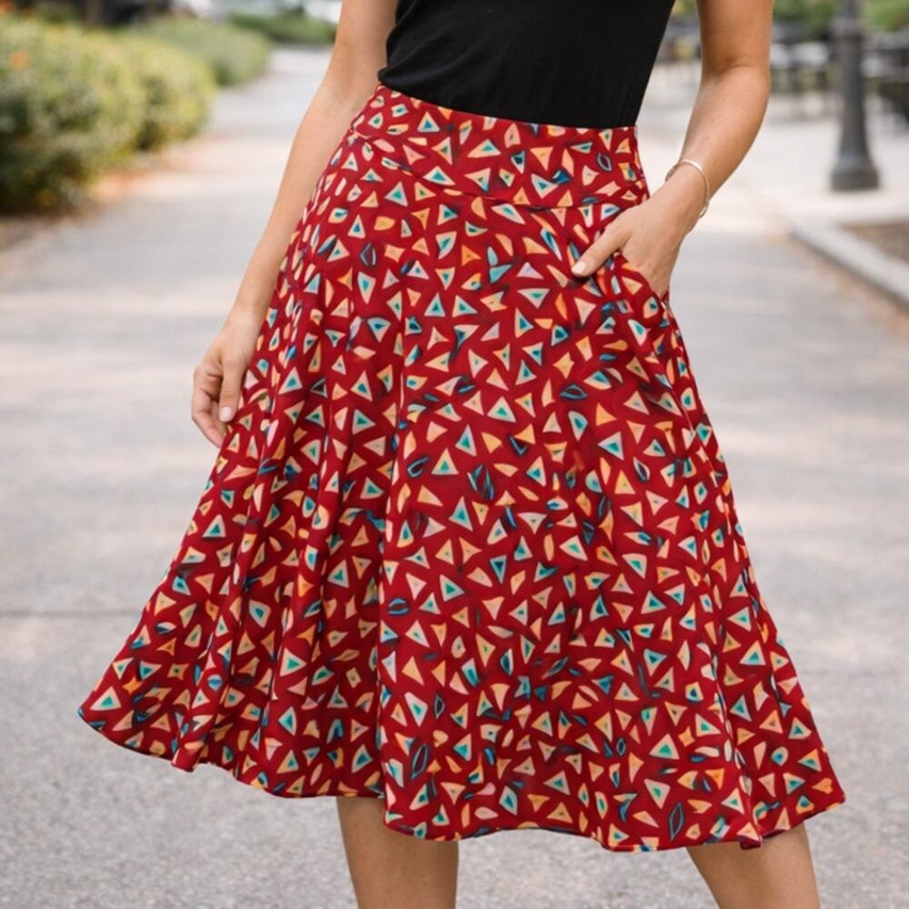 C10 LuLaRoe Women’s Flowy A-Line Skirt Casual Red Black Print Large NWT